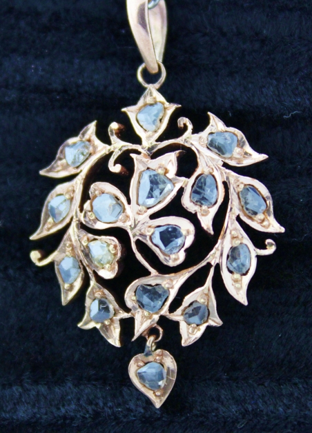 (image for) AN ANTIQUE 18K PINK GOLD INTAN PENDENT